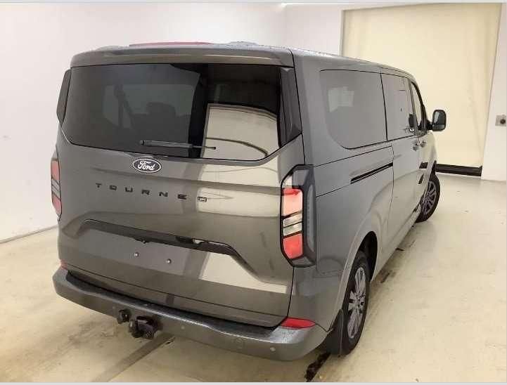 Ford Tourneo Custom 2025