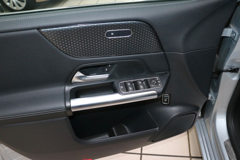 Mercedes-Benz B 180 2024