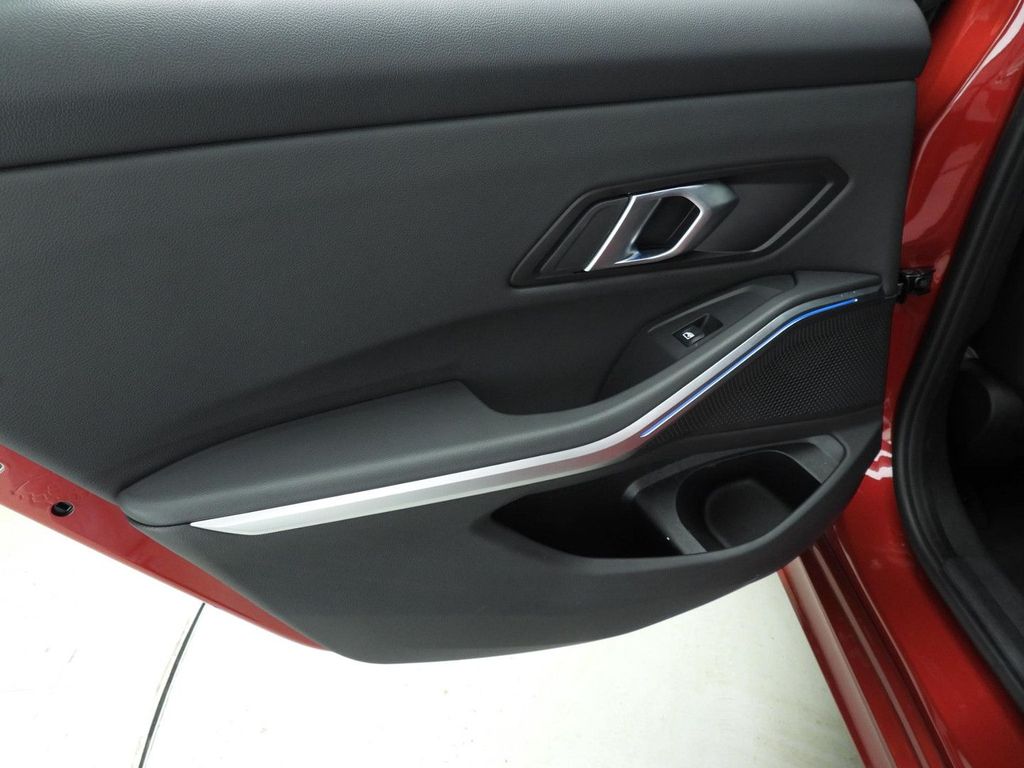 BMW 318 2025
