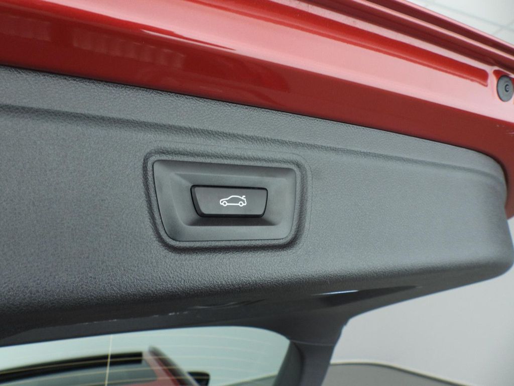 BMW 318 2025