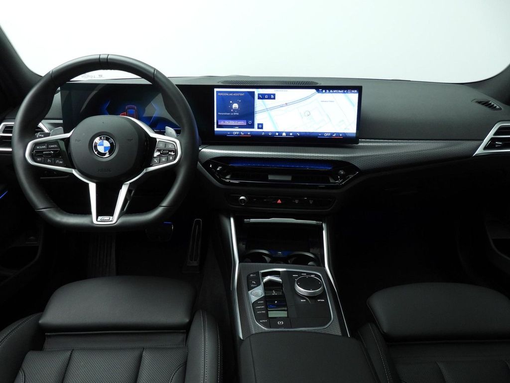 BMW 318 2025