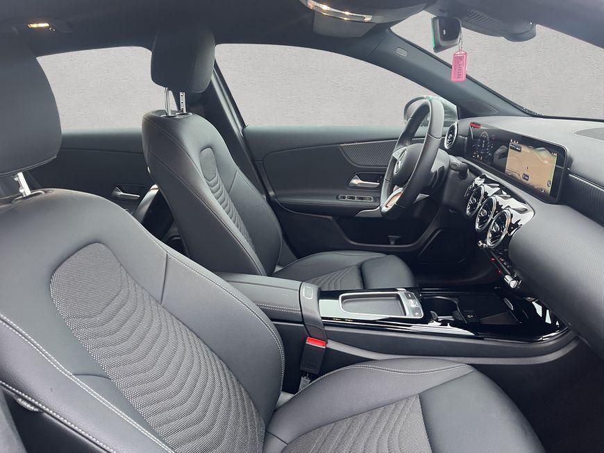 Mercedes-Benz A 180 2025