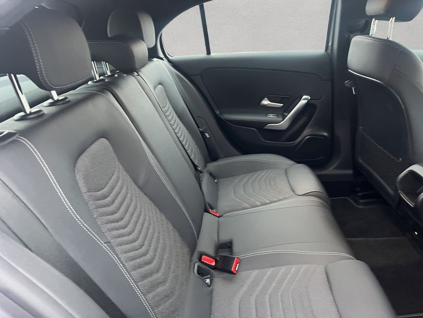Mercedes-Benz A 180 2025