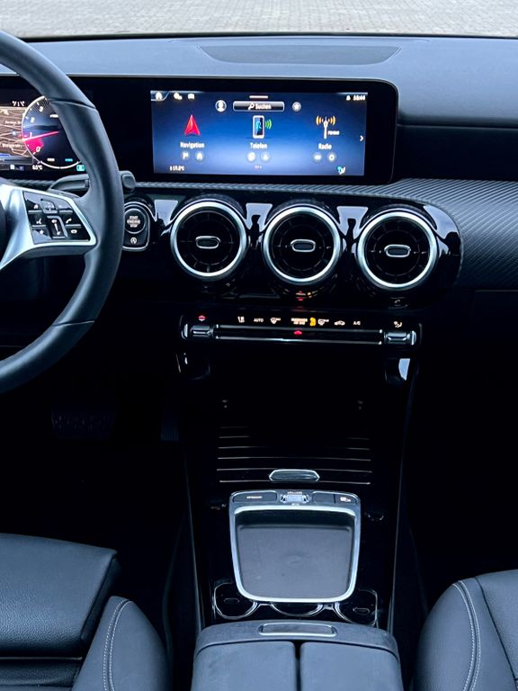 Mercedes-Benz CLA 180 2024
