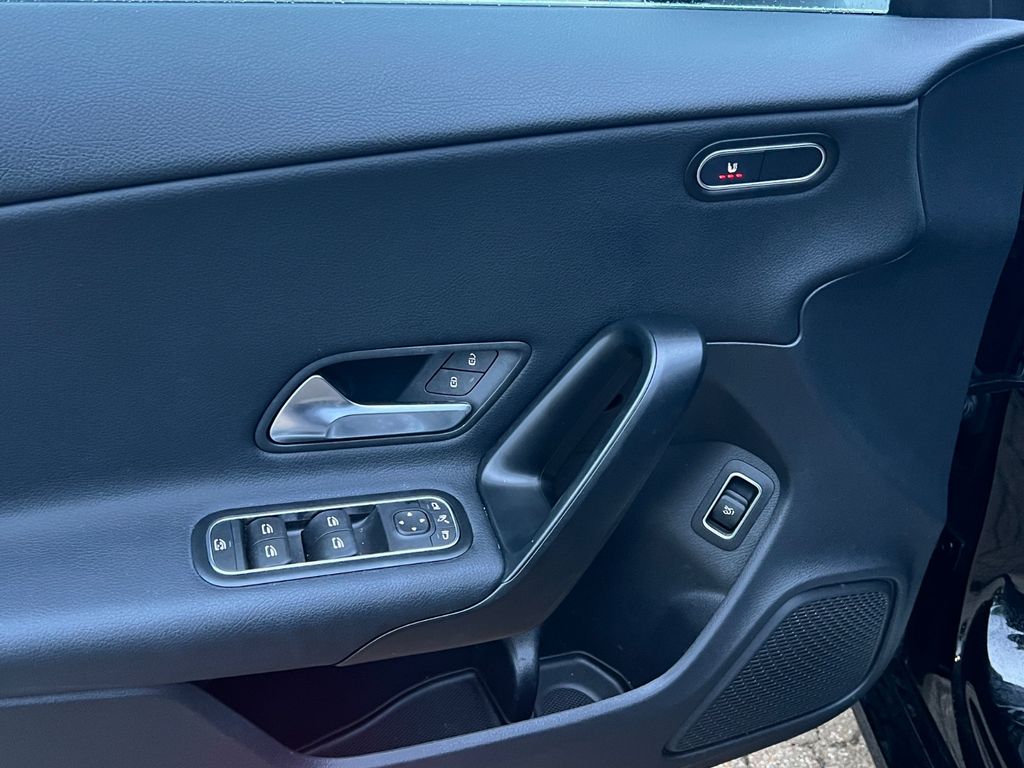 Mercedes-Benz CLA 180 2024