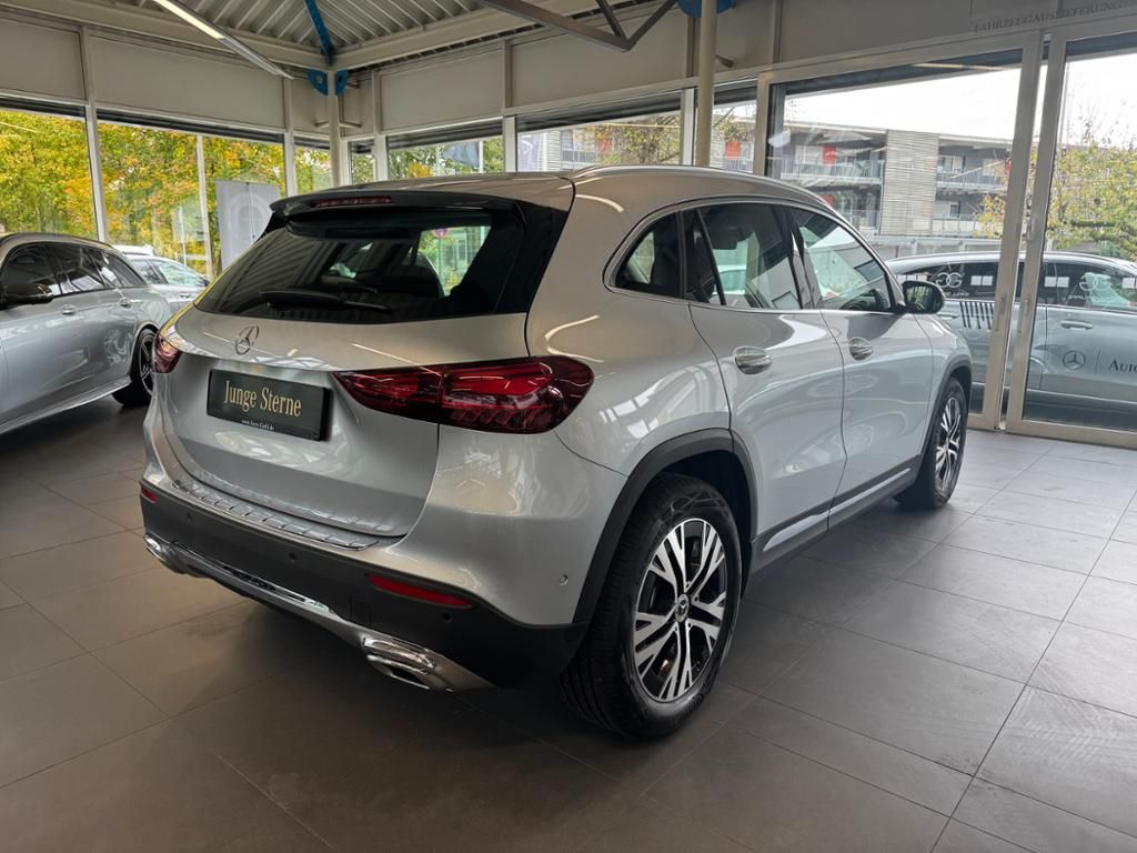 Mercedes-Benz GLA 180 2024