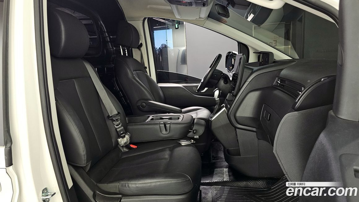 Hyundai Staria 2025
