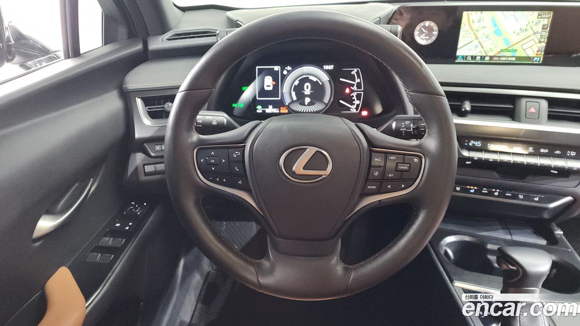 Lexus UX 2021