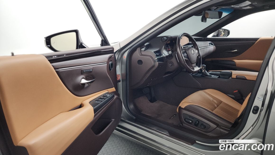 Lexus ES 2020