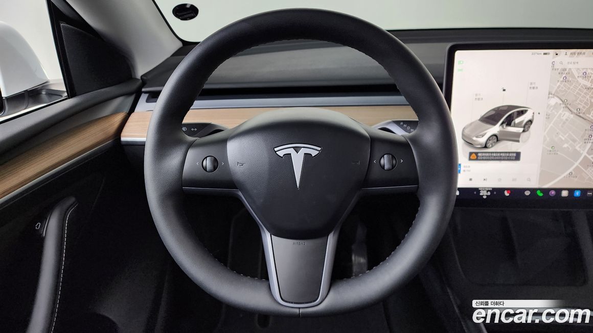 Tesla Model Y 2024