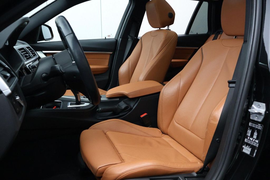 BMW 318 2019