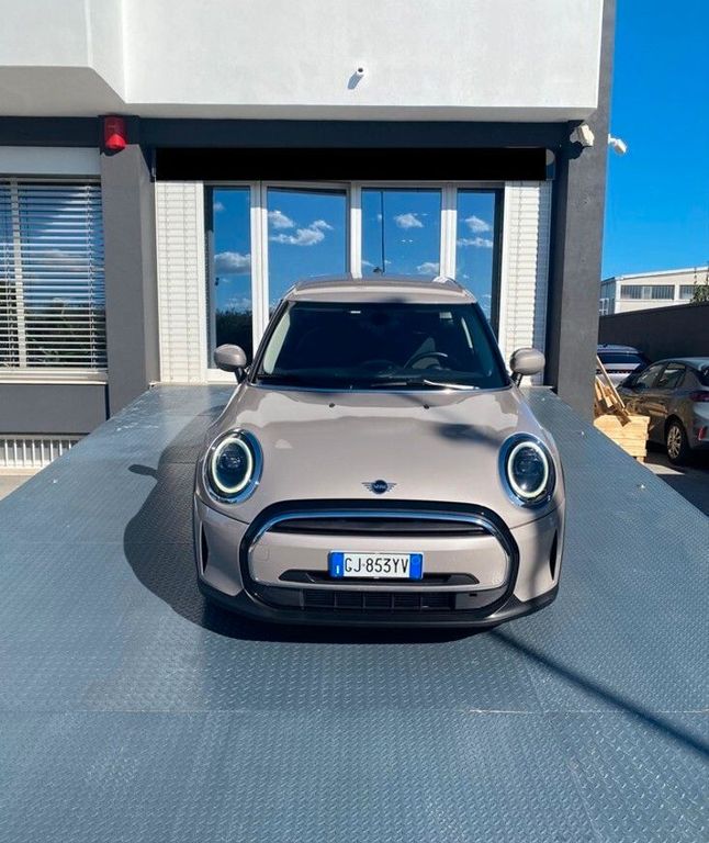 MINI ONE 2022