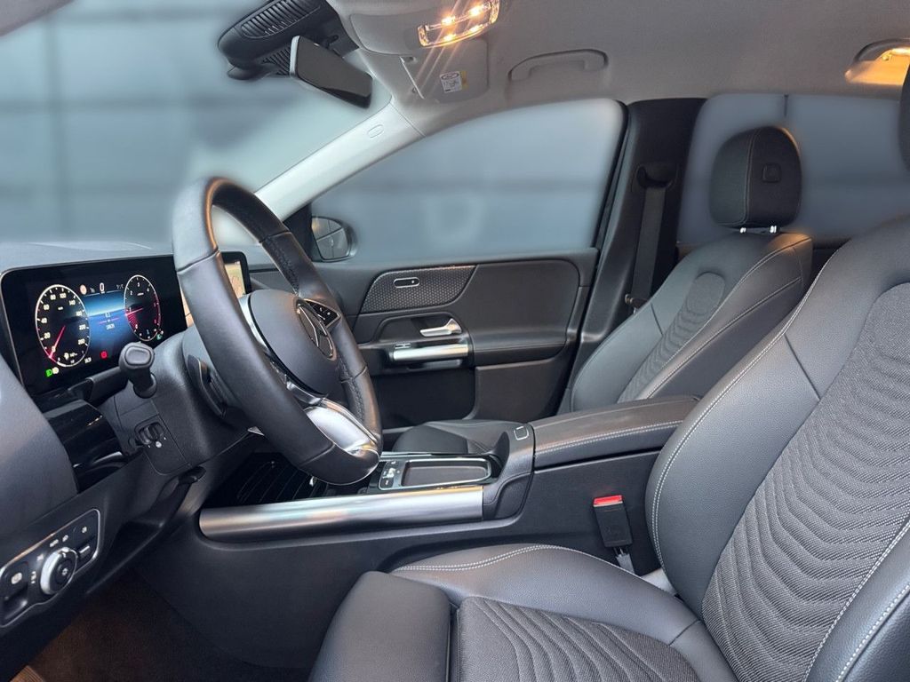 Mercedes-Benz B 200 2024