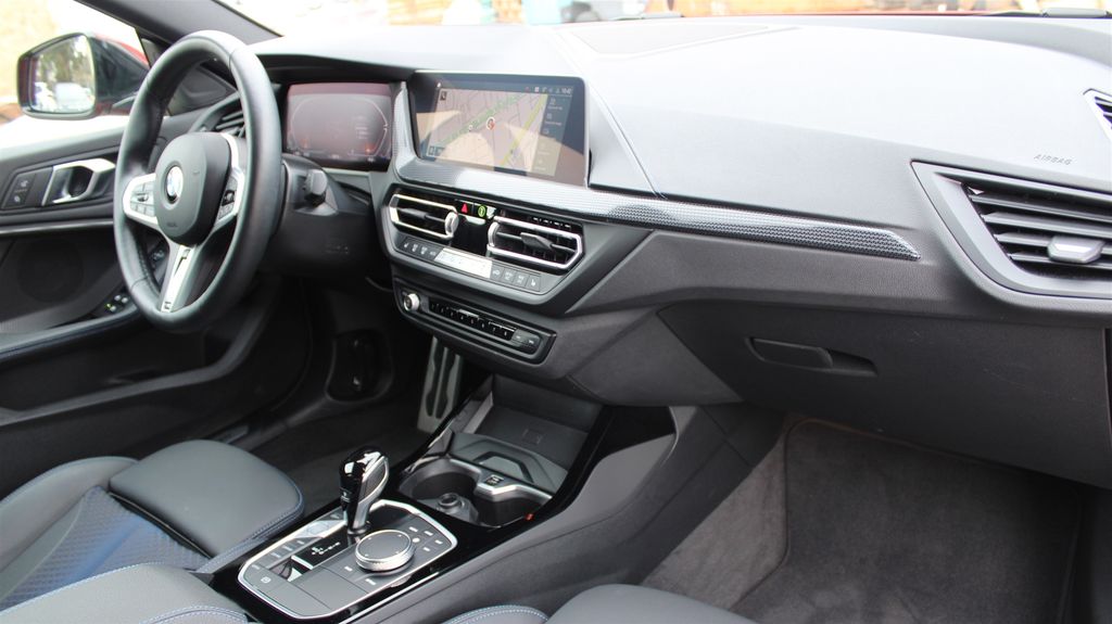 BMW 218 2024