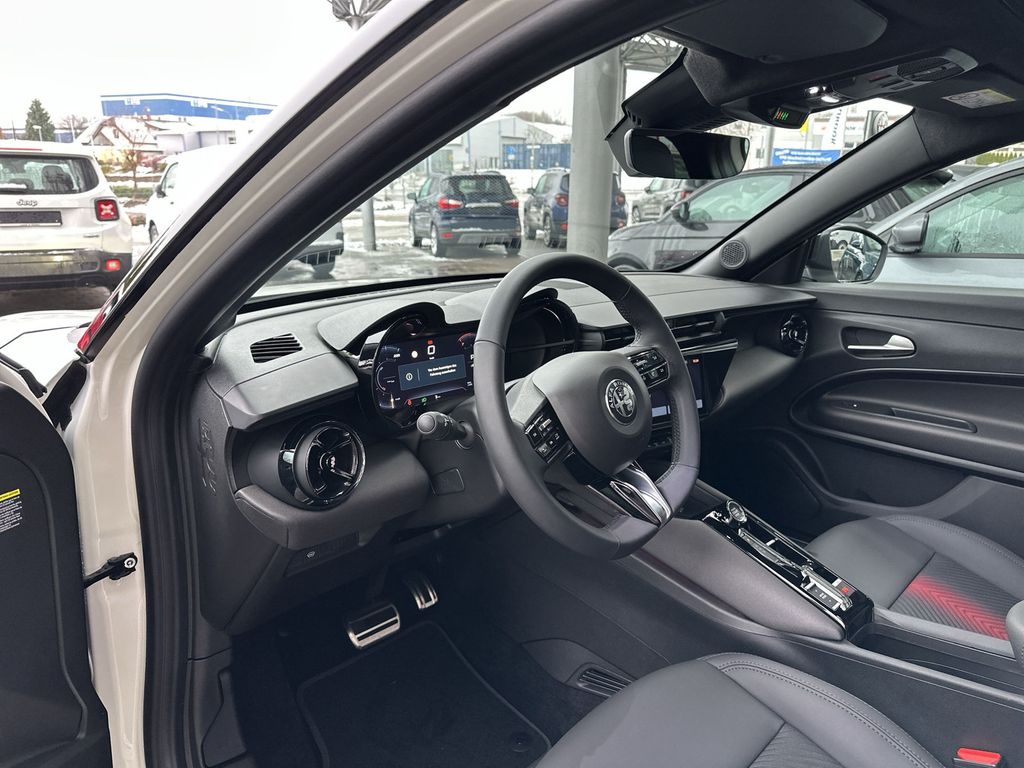 Alfa Romeo Junior 2025