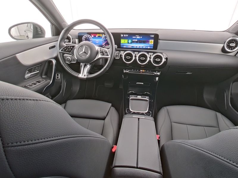 Mercedes-Benz A 200 2024