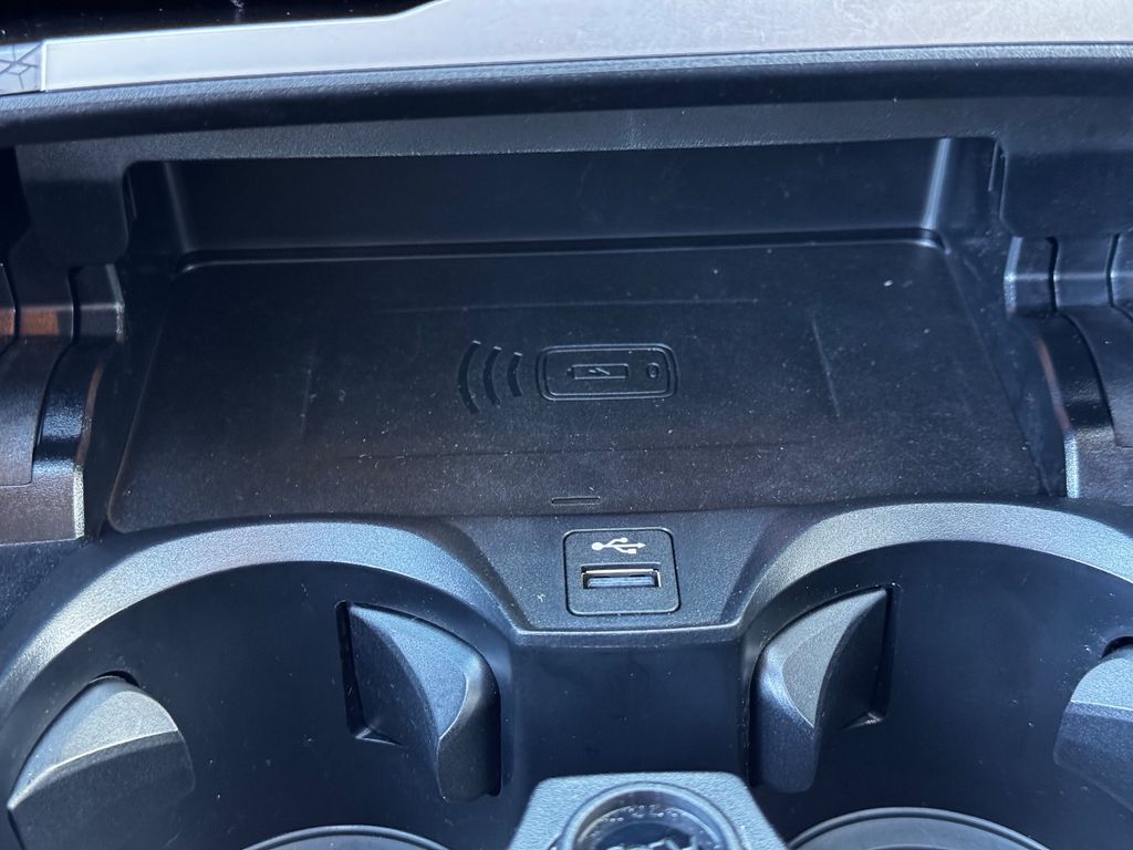 BMW 318 2025