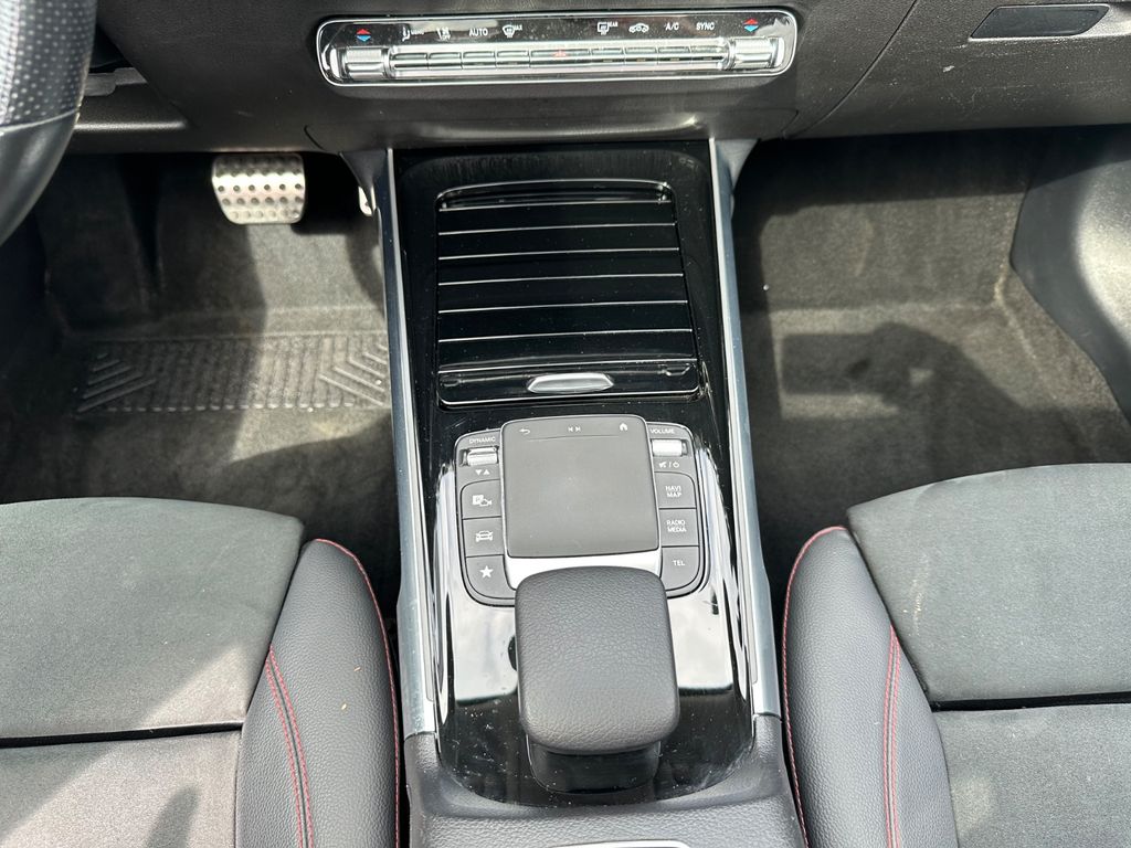 Mercedes-Benz GLB 180 2021
