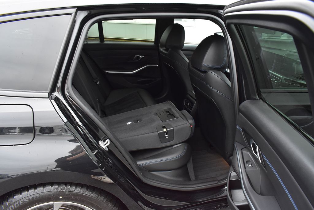 BMW 318 2024