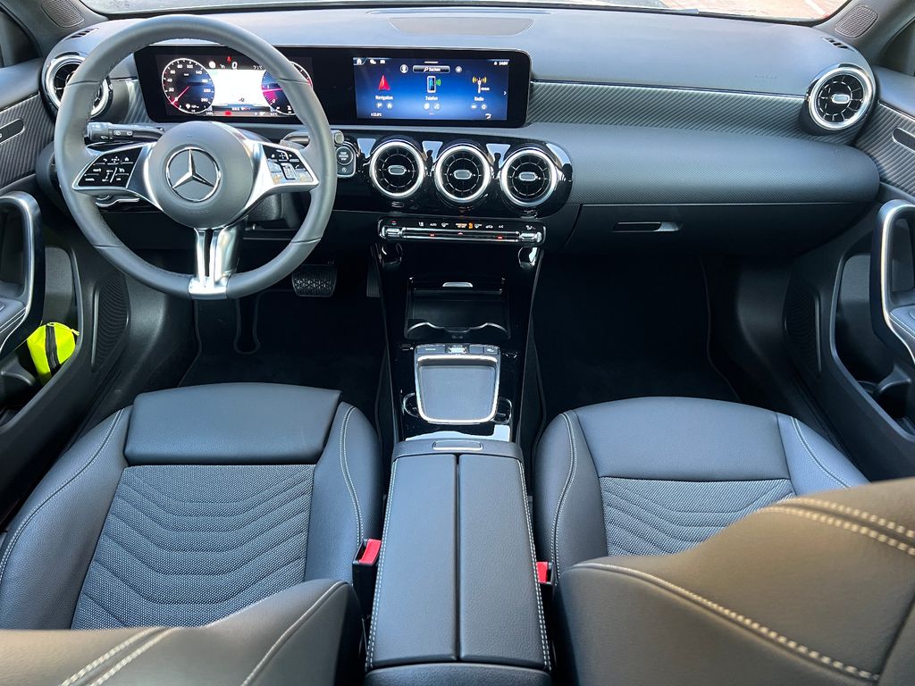 Mercedes-Benz A 200 2024