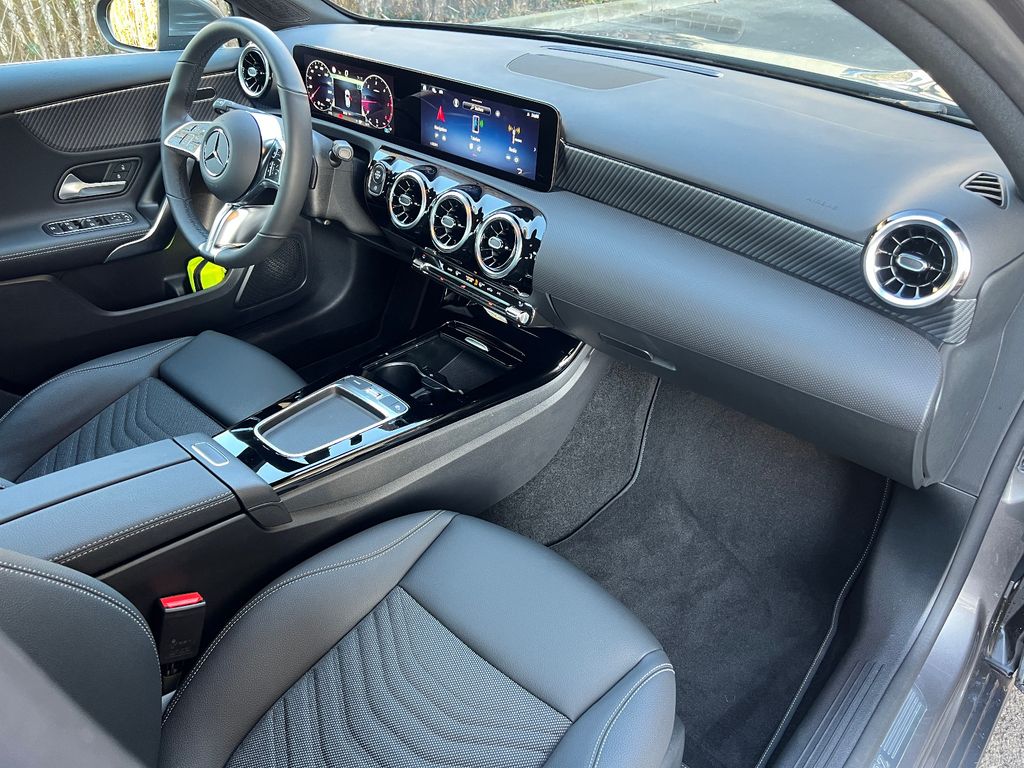 Mercedes-Benz A 200 2024