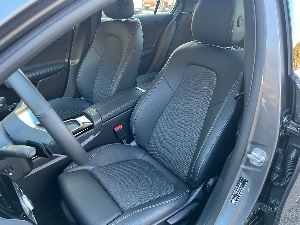 Mercedes-Benz A 200 2024