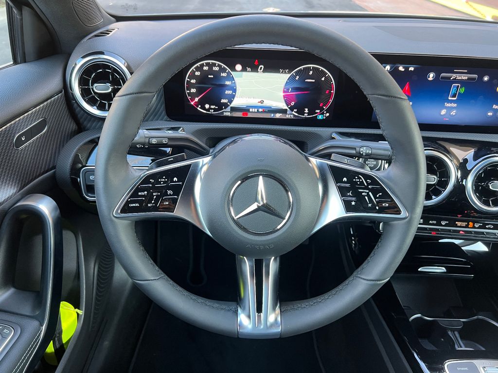 Mercedes-Benz A 200 2024