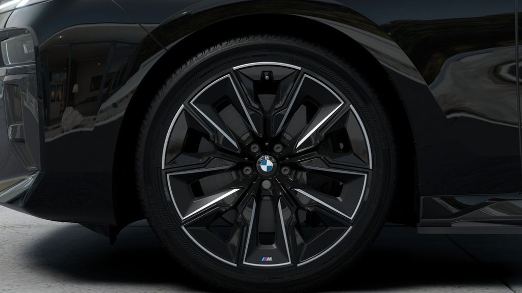 BMW i7