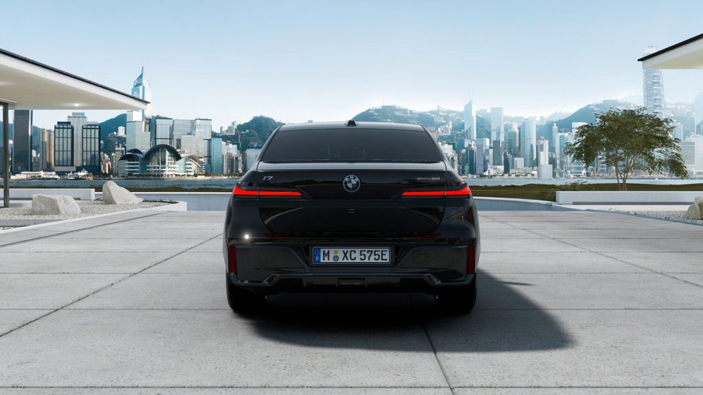 BMW i7