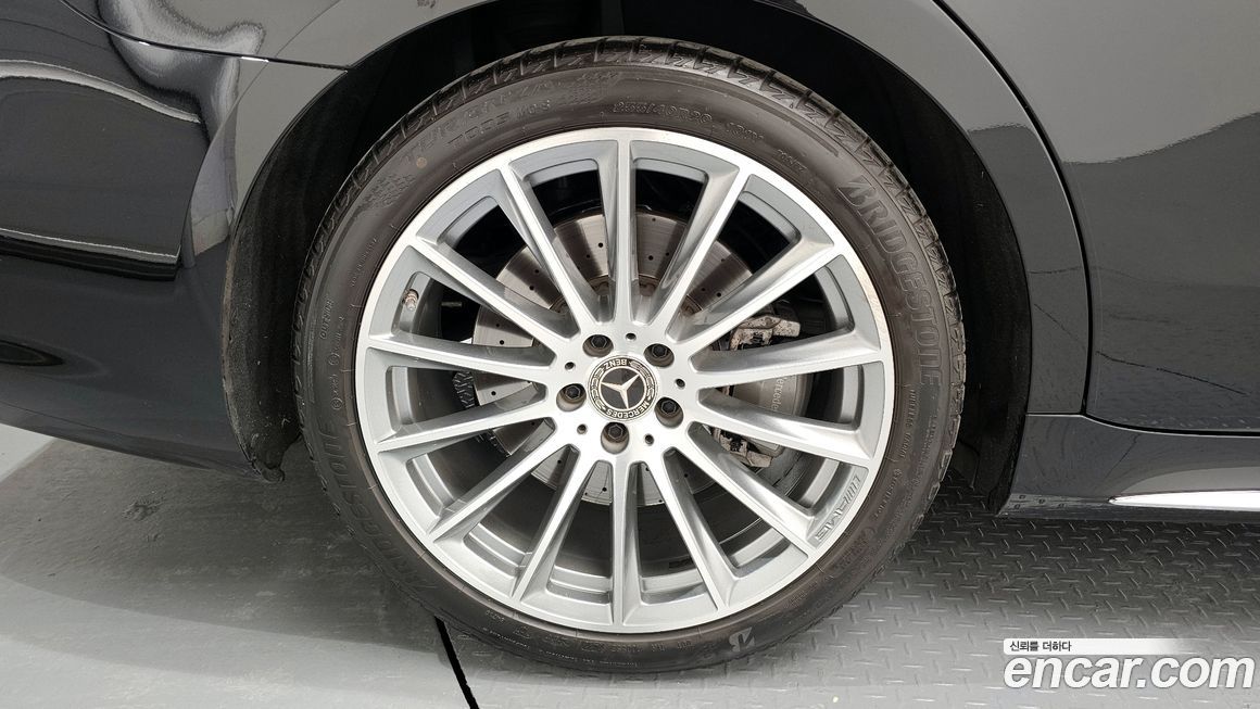 Mercedes-Benz S-Class 2023