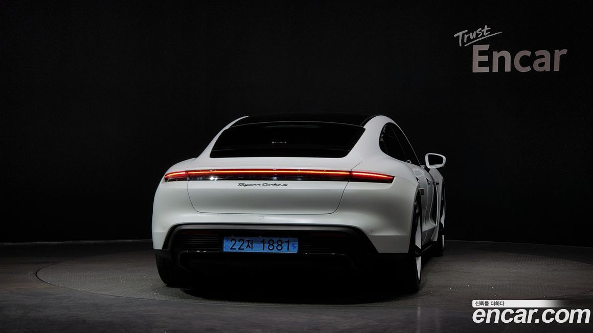 Porsche Taycan 2021