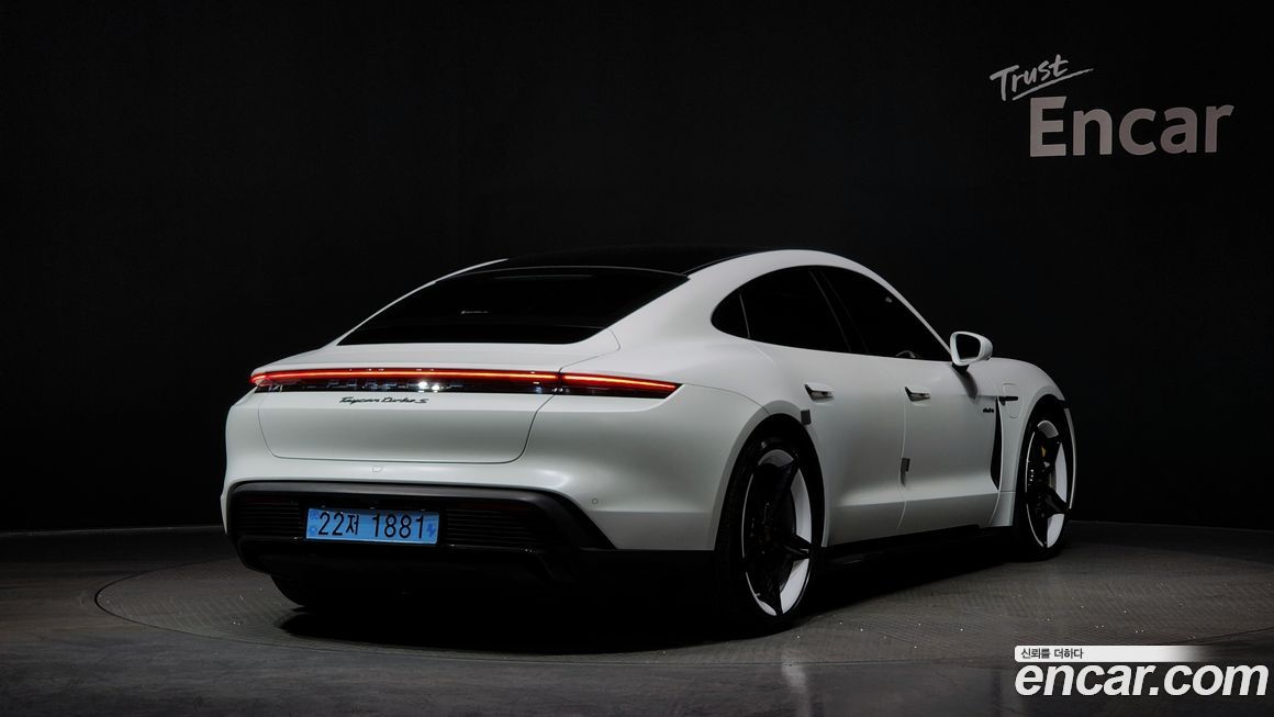 Porsche Taycan 2021