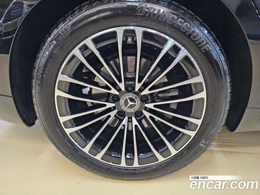 Mercedes-Benz S-Class 2025