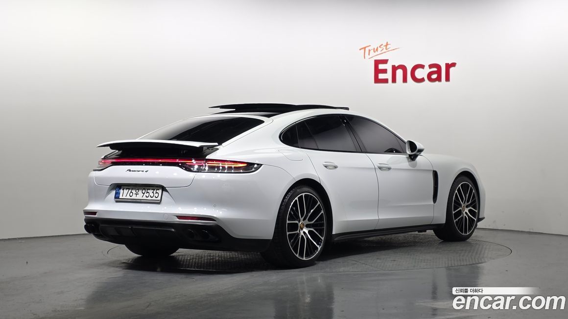 Porsche Panamera 2023