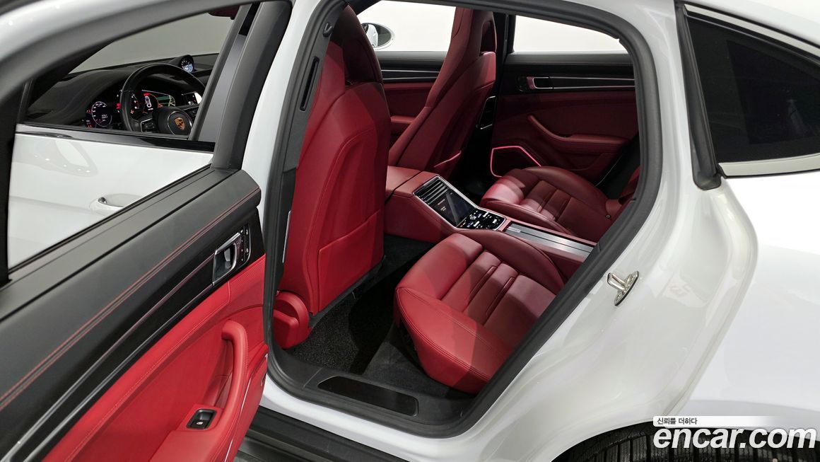 Porsche Panamera 2023