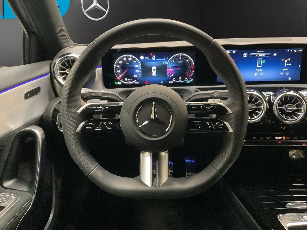 Mercedes-Benz A 200 2025