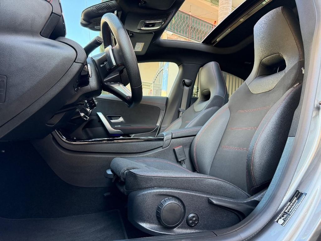 Mercedes-Benz CLA 200 2024