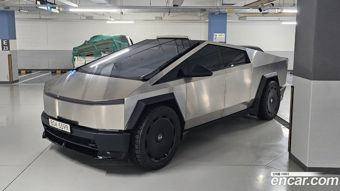 Tesla Cybertruck 2025