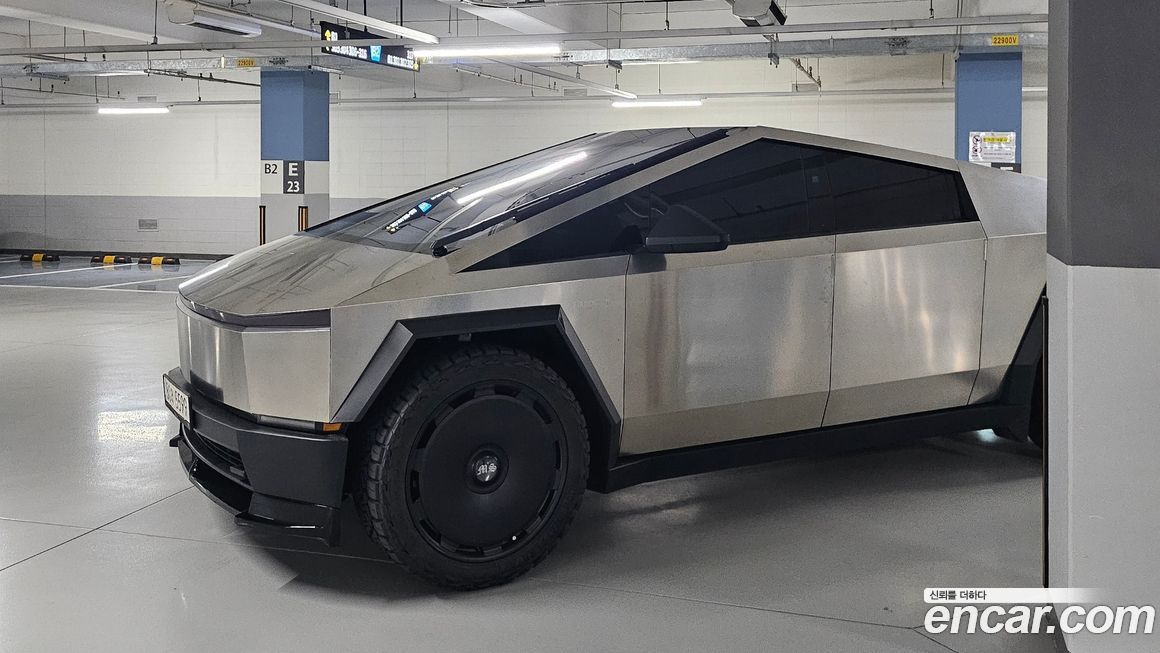 Tesla Cybertruck 2025