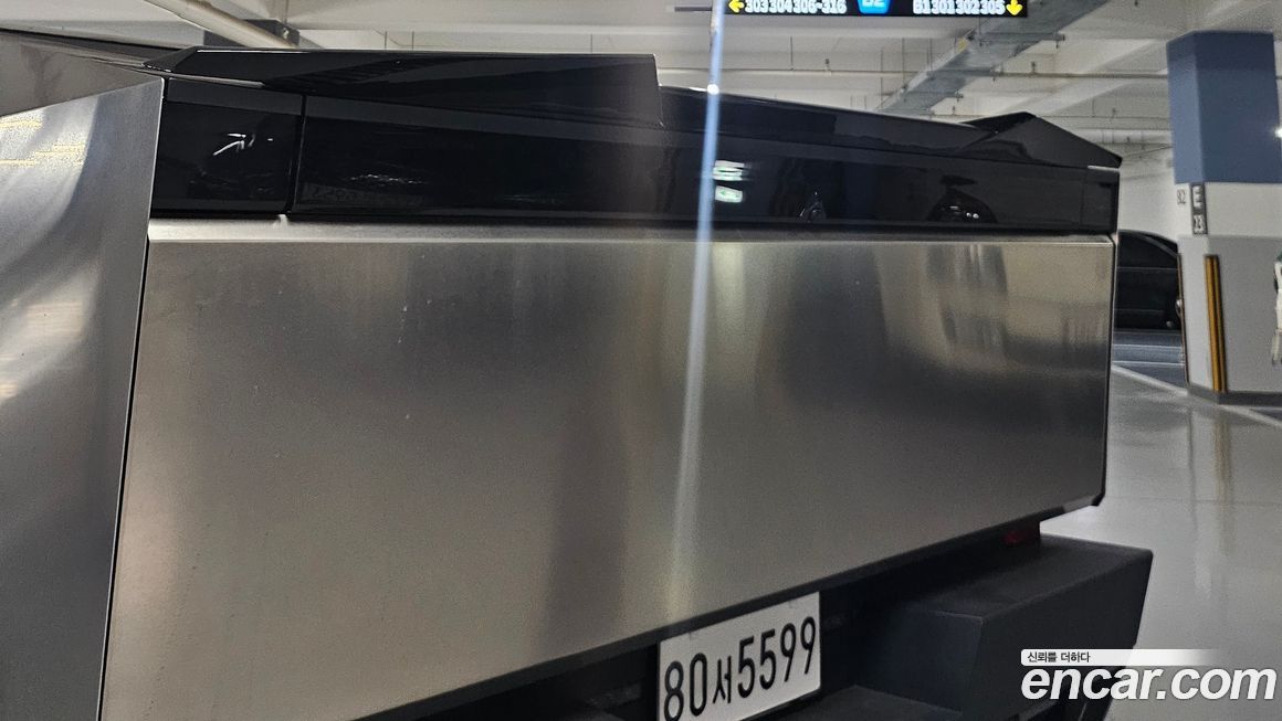 Tesla Cybertruck 2025