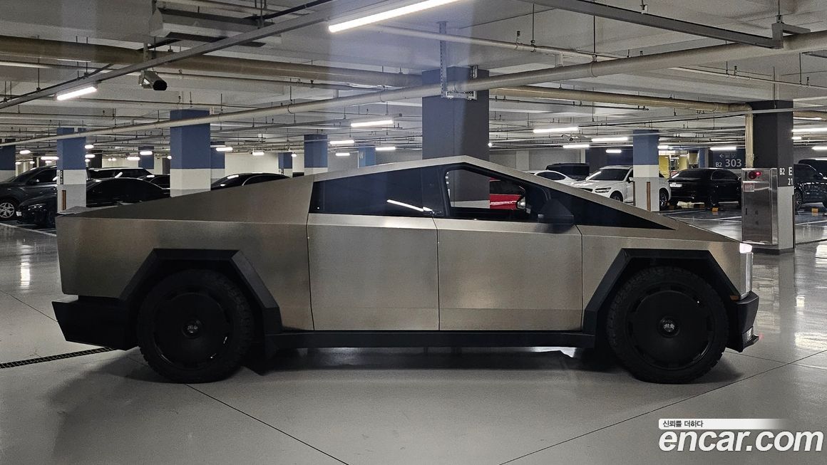 Tesla Cybertruck 2025