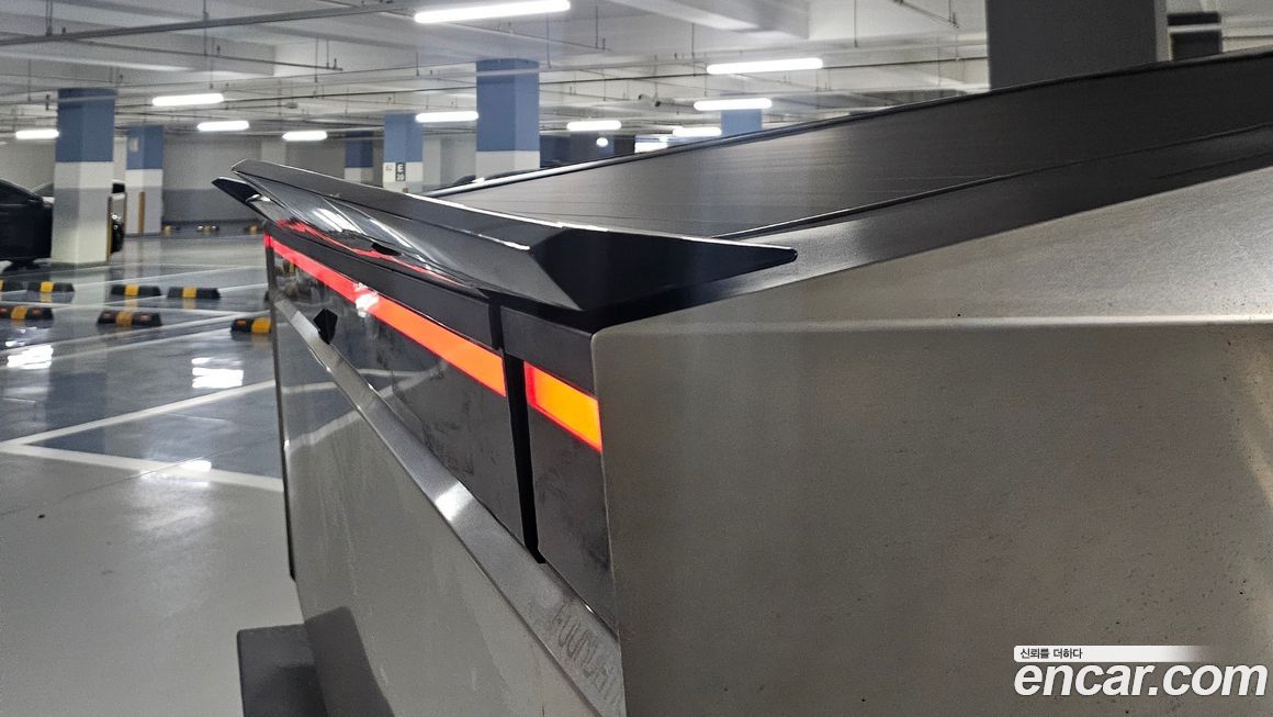 Tesla Cybertruck 2025