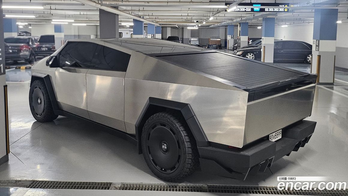 Tesla Cybertruck 2025