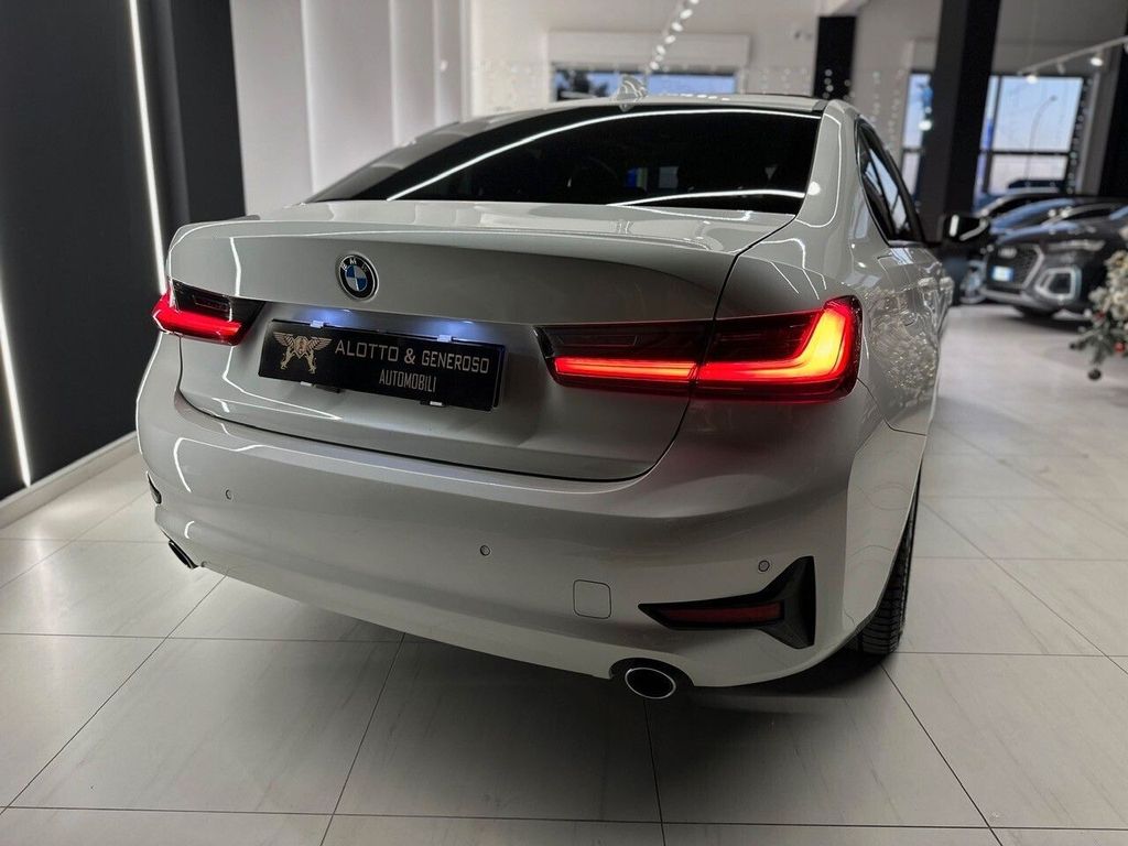 BMW 318 2022