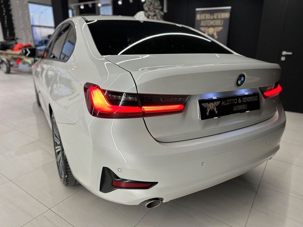 BMW 318 2022