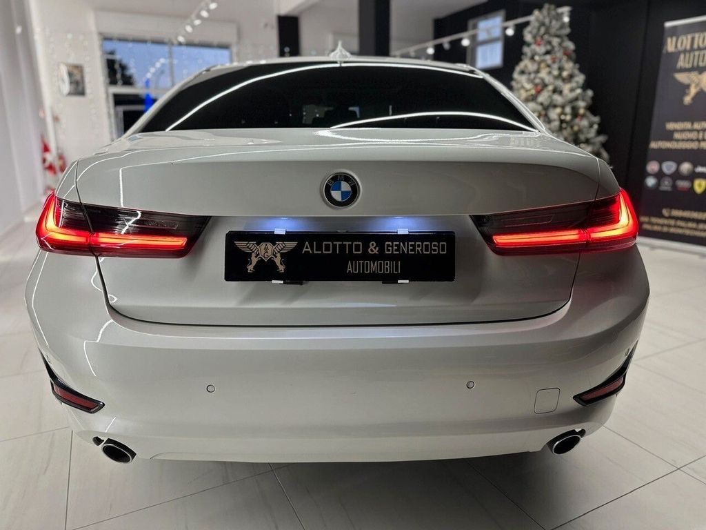 BMW 318 2022