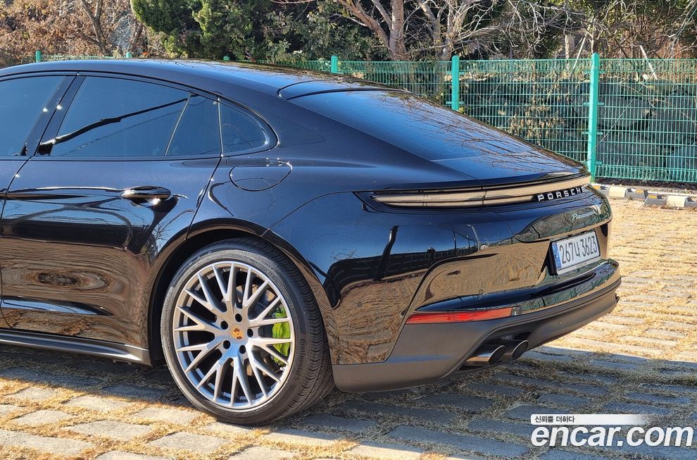 Porsche Panamera 2025