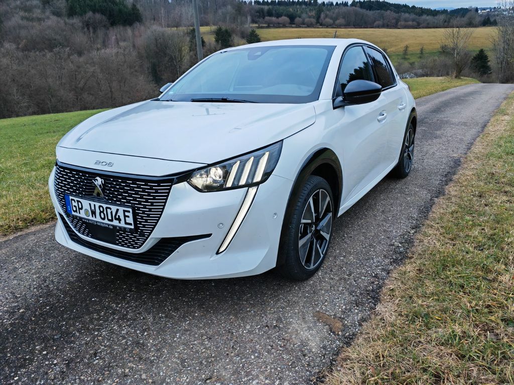 Peugeot e-208 2022