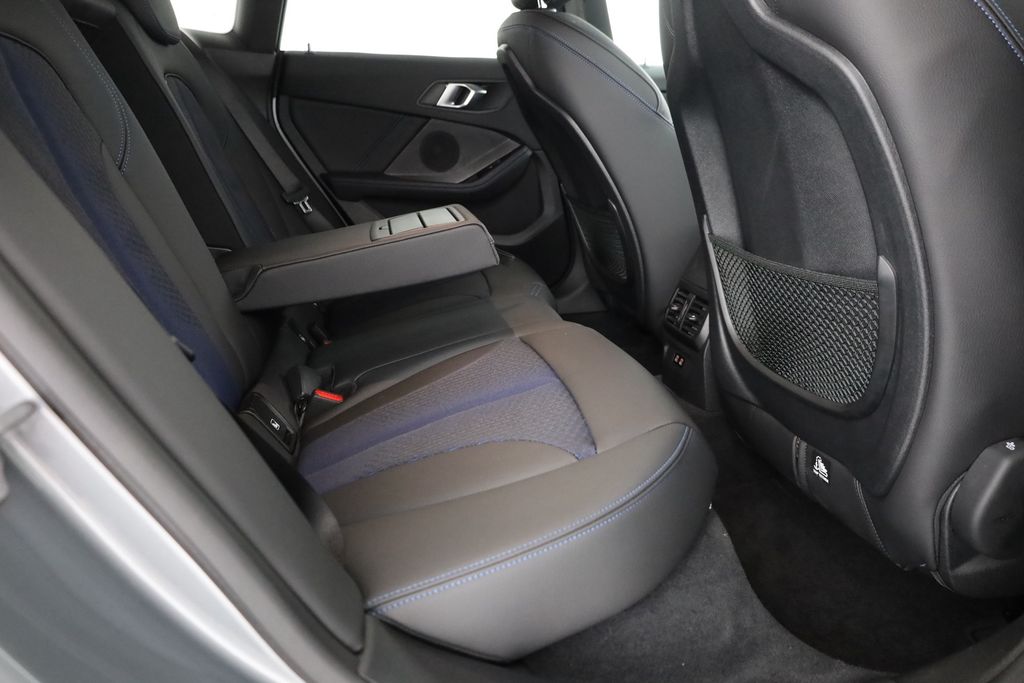 BMW 218 2024
