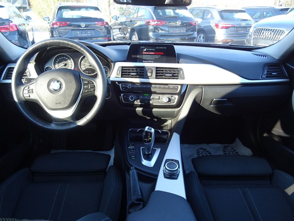 BMW 318 2019